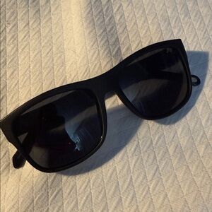 Fossil Sunglasses Model 53656 – Black Frame, Diamond Logo, Classic Style